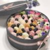 [ChocoBerry School] Закрывающаяся коробка с живыми цветами и клубникой (Алина Черенцова)